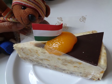 2011年ハンガリーお誕生日ケーキ