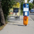 バス停広告