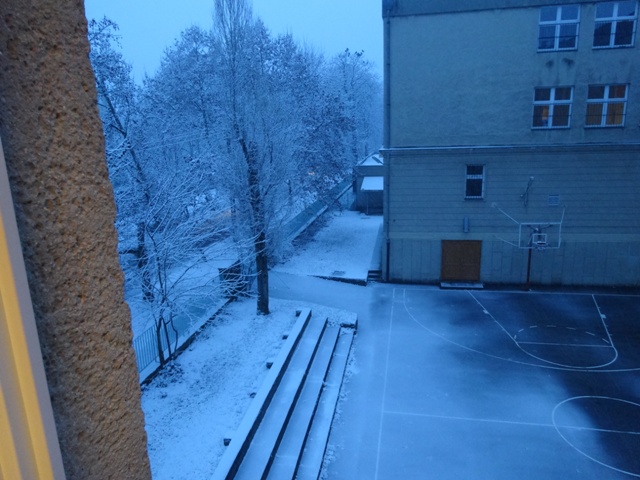 会議中の雪