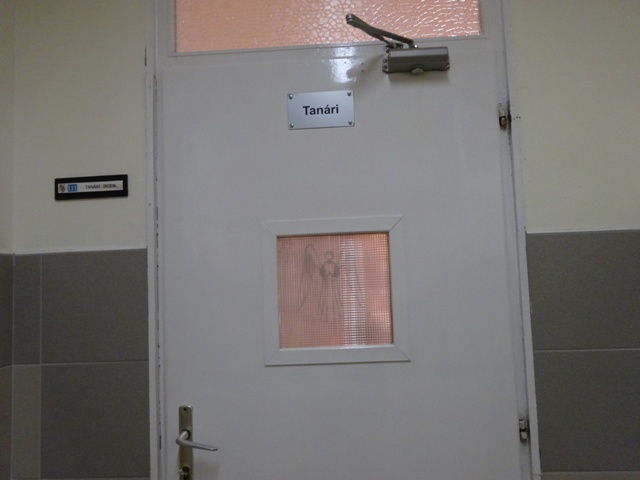 職員室のドア