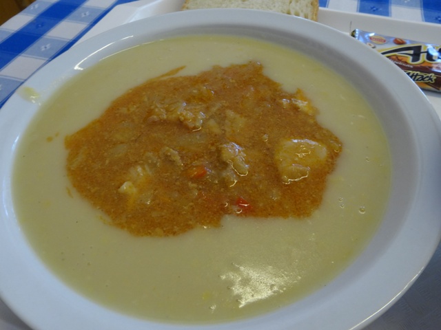 黄色いえんどう豆のフーゼレーク、プルクルト添え