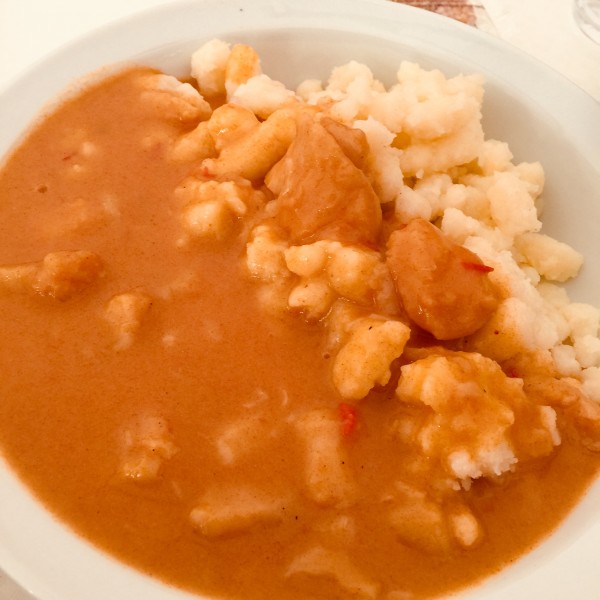 ナマズのパプリカ煮込み